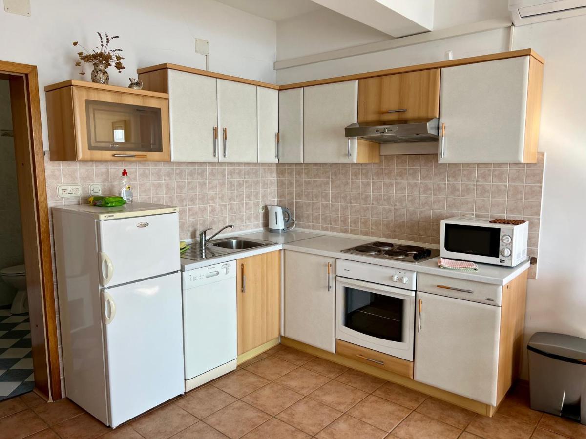 Apartments Villa Emilija Супетарска-Драга Экстерьер фото